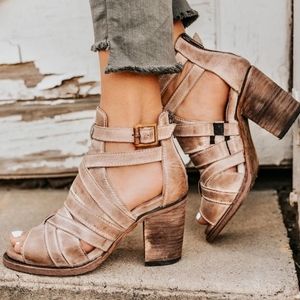 Freebird | EUC Claw Strappy Vintage Look Sandals Size 8